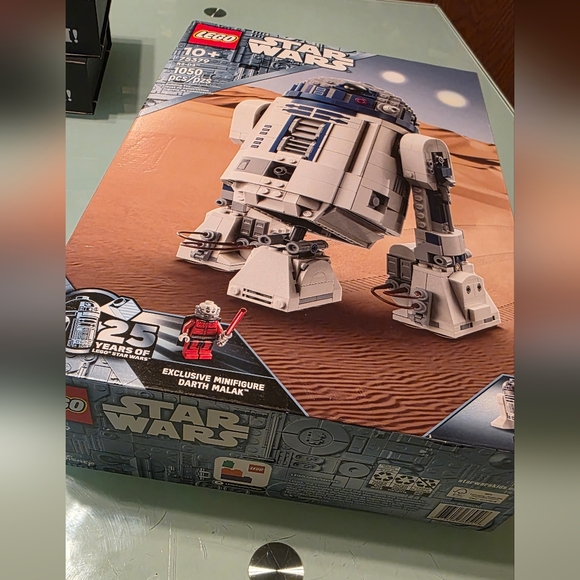 LEGO Star Wars R2-D2 Buildable Toy Droidfor Display and Play 75379 - Picture 10 of 10